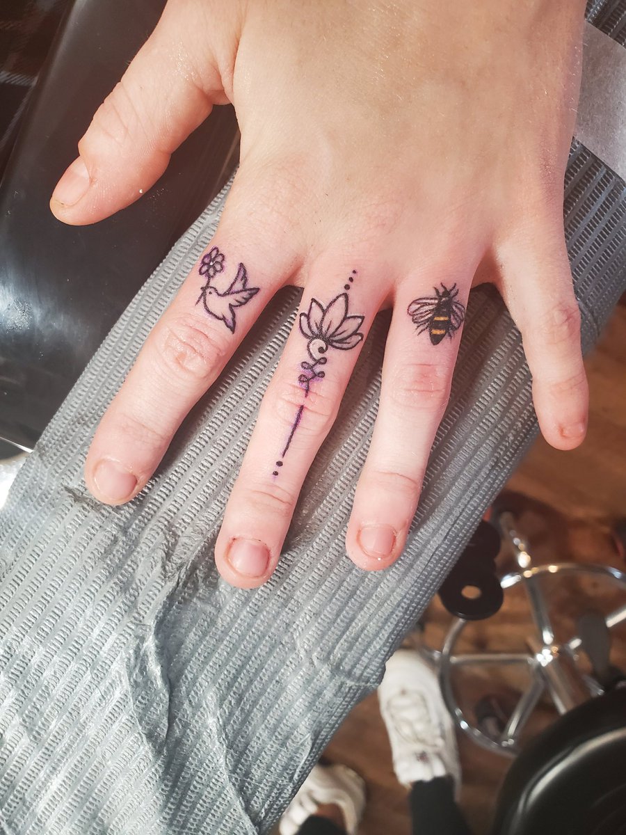 New tattoos!
Still new to streaming!
Next Monday come hangout and chat! 
I'll have another tattoo by then come see 👀😏😉🖤