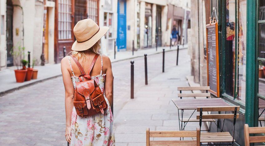 Love to walk? Try these 8 Walking Tours Inspired by Film and TV. https://t.co/EmfEjVke8e #Boston #NYC #London #walkingtours #travel #food #wine #mixology #golf #UndercoverJetsetter #JohnDaly #SusanAnzalone #TravelLikeALocal #TravelLikeARockStar #shotOniPhone #recipes #cocktails https://t.co/6RGwQSiQfN