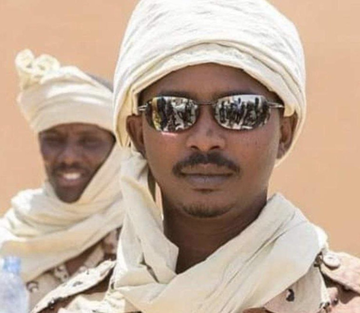 PeupleTchad's tweet photo. Succès Masra Avait 38 ans quand il a déposé sa candidature pour l’élection présidentielle. Celle-ci a été rejeté par la fameuse constitution parce que son âge ne lui permettait pas. Ms comment se fait-il que Mahamat Idriss a seulement 37 ans accède à un accord de la constitution? https://t.co/0z1Awbj4Ir