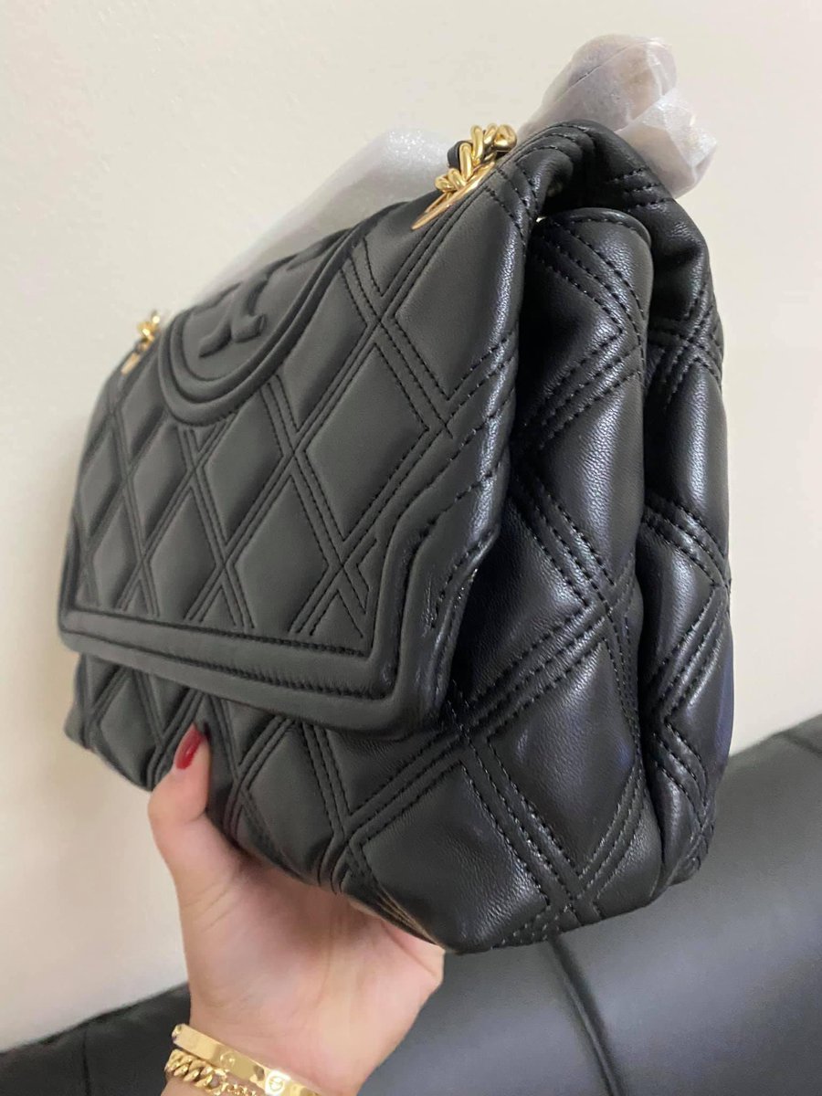 MigOnline's tweet photo. Tory Burch 💼 Sale❣️❣️❣️
 2 way Quilted Cross Body Bag 

👛Pre order items 😍 

👛Authentic/ Original✔️💯

👛Brand new ✔️💯

👛only for willing to wait customer

👛 Bogus buyer will be posted👌🏻

Keep safe, and stay kind ❤️

Dm for order😍 Pinas/Kuwait https://t.co/x9por0J16H