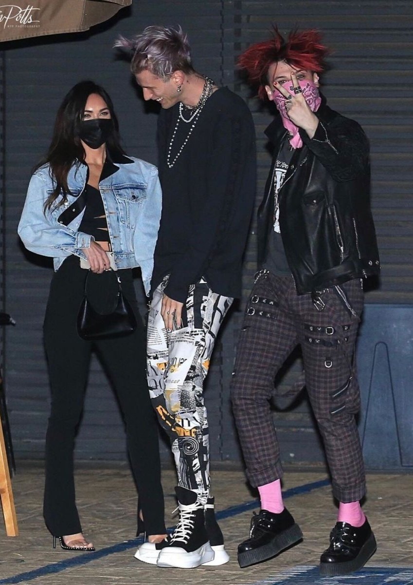 machine gun kelly happy with his friends and getting all the love he deserves - a thread