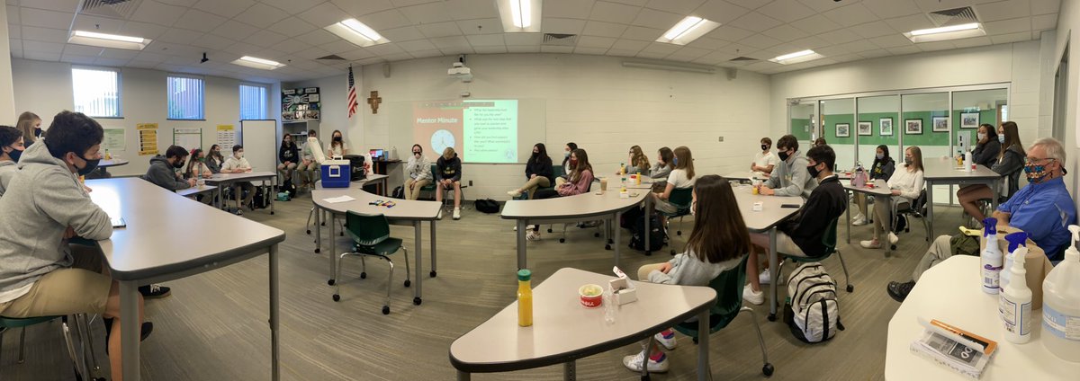 LEAD_cghsnc's tweet photo. Last @CFALDRAcademy Lab of the year and we finally got to all be together- green, gold, junior mentors, &amp; our program sponsor/alumni parent, Charly Kerr. Our mentors came to share their advice on how take the “next” step as a leader junior year. Great morning. #GibbonsGrateful https://t.co/TYgjbX8JHs