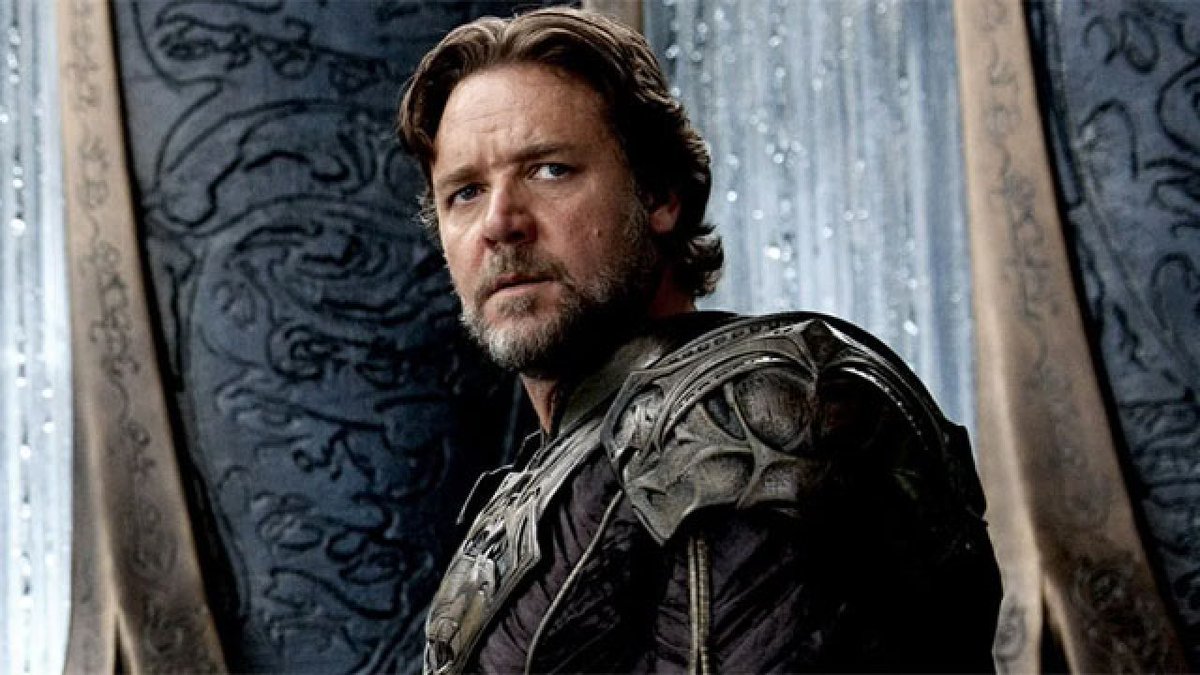 Russell Crowe announced he's playing Zeus in Thor: Love and Thunder, making him one of dozens of actors who have starred in multiple comic book movies. https://t.co/xAKsnz5Zlq https://t.co/RpxDXrSUWU