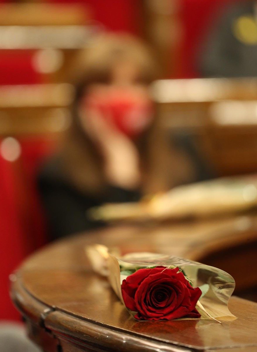 LauraBorras's tweet photo. Comença el millor dia de l’any.
Bon Sant Jordi!
I per molts anys a Jordis i Jordines @jorditurull @jordialapreso @jcuixart @HaendelJordi @JordiJubany @JordiSalvadoRiu @JMatasD @jordisellas @jordiPuignero  @Jordi_Armadans @JordiGraupera @JordiEroles @jcorbalan @JordinaArnau ... https://t.co/XvJcYaAjqs