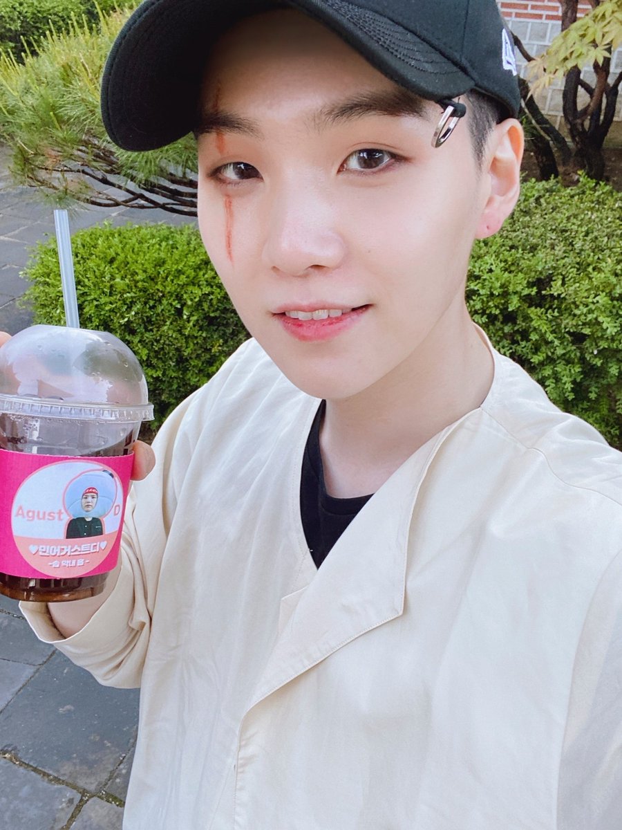 yoongi has so many selfies from daechwita i cant fit them on one post . we are blessed