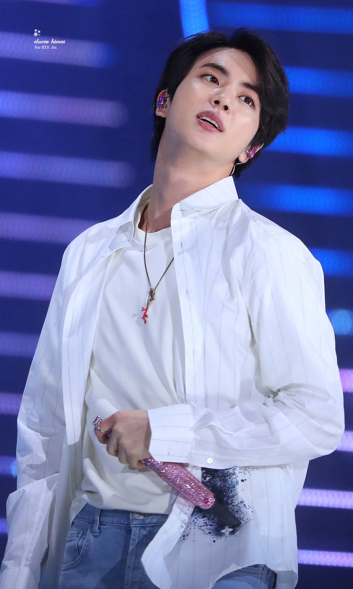 His neck looks good on white.
