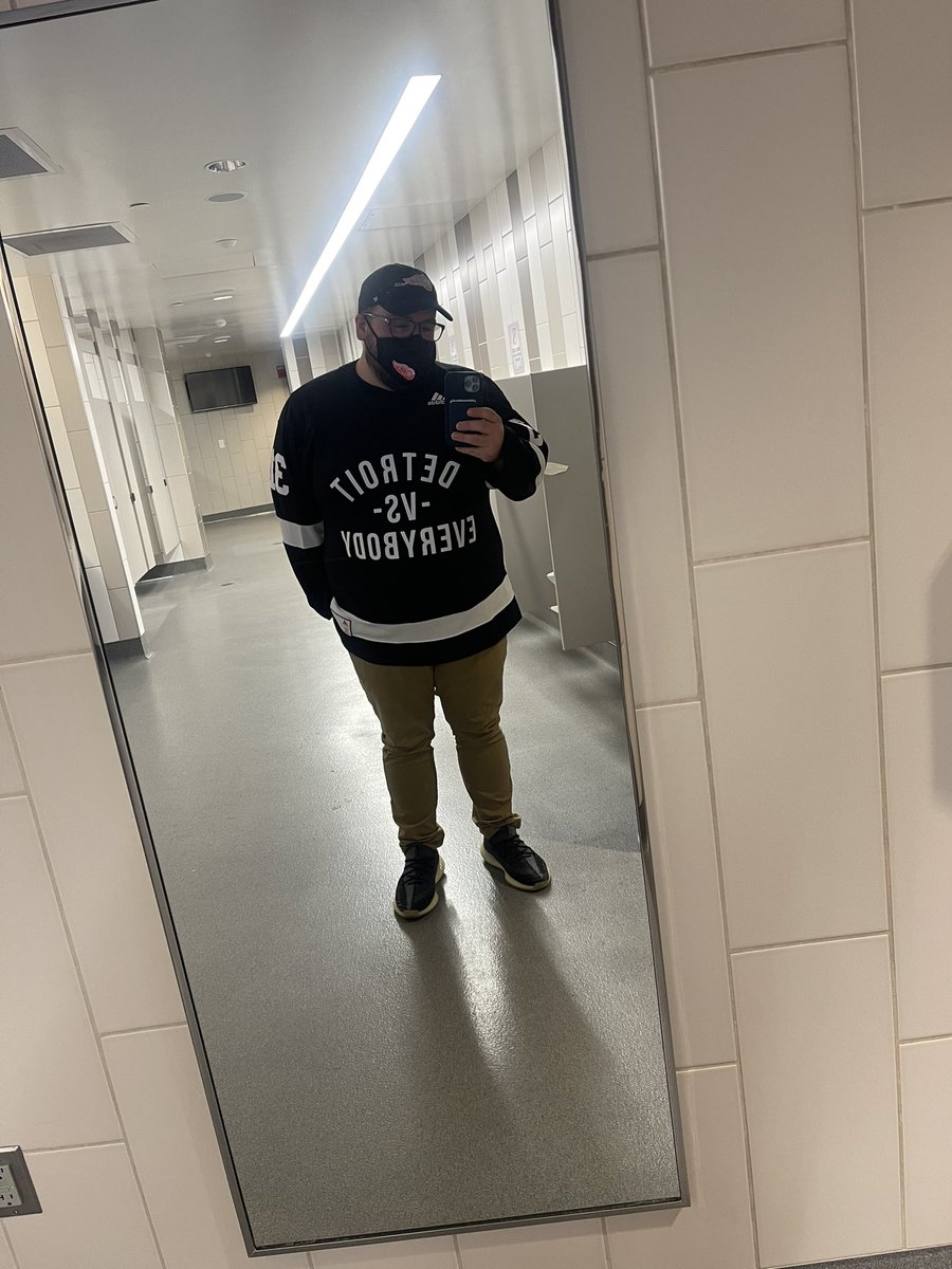 Last Wings game for the season, had to break out the Detroit vs Everybody jersey