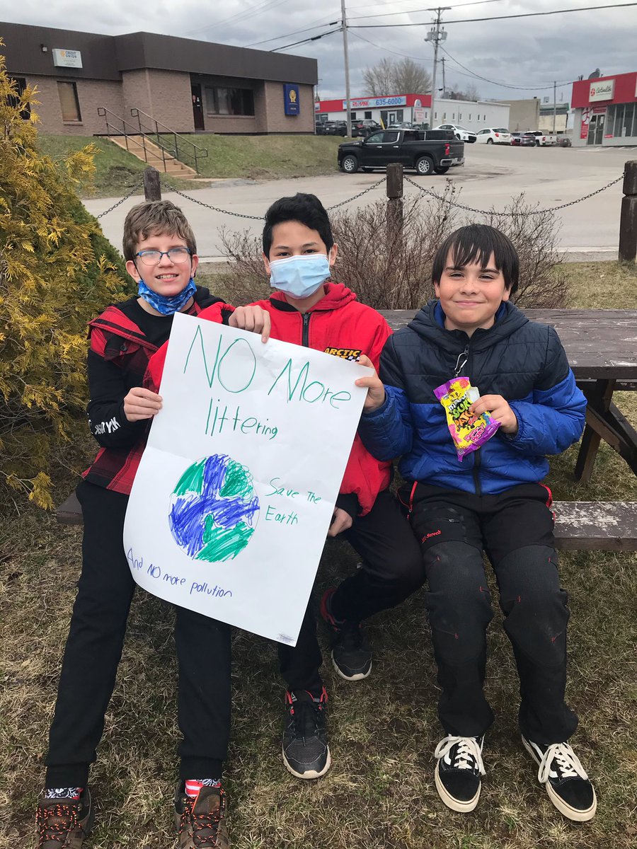 XavierJRH's tweet photo. Our grade 7’s rallying around town for Earth Day, promoting ways to safe our earth and inspired the town to initiate a challenge to the community. KUDOS! https://t.co/UnXy0GgLET