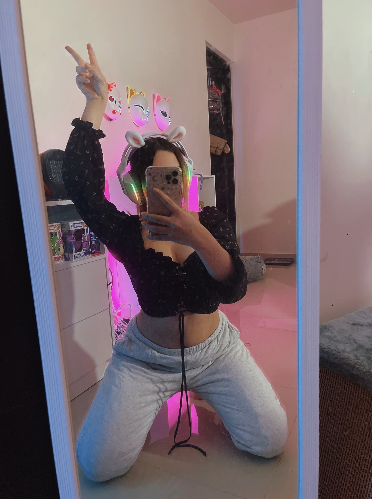 NUVIA on Twitter: "Btw tengo que limpiar ese espejo a ver si me tomo más fotos mínimo, cuantos