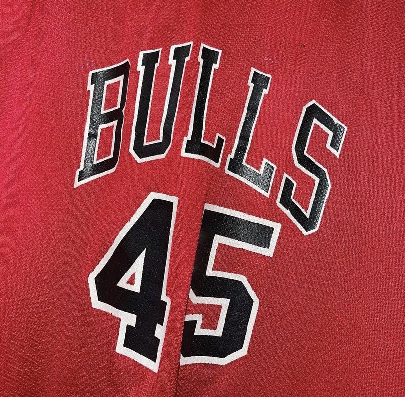 VtgAffiliated's tweet photo. Chicago Bulls Jordan Champion Jersey / Size Youth Large / Price $40 https://t.co/3NWZninj6Q