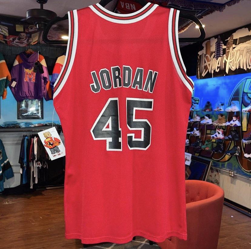 VtgAffiliated's tweet photo. Chicago Bulls Jordan Champion Jersey / Size Youth Large / Price $40 https://t.co/3NWZninj6Q