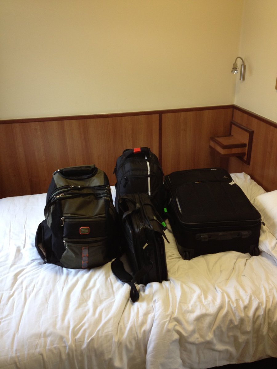 Before and after.. packing up after the @London2012 #olympics.. deluxe accommodations.. https://t.co/6RohRqdauJ