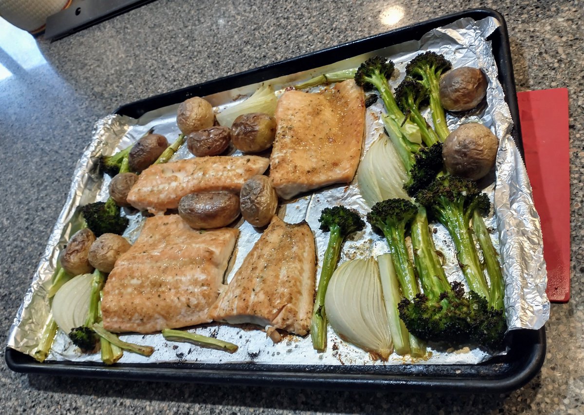 DStan58's tweet photo. Salmon. Broccoli 🥦 onion yellow taters #SheetpanSupper https://t.co/sUuuQXnngP