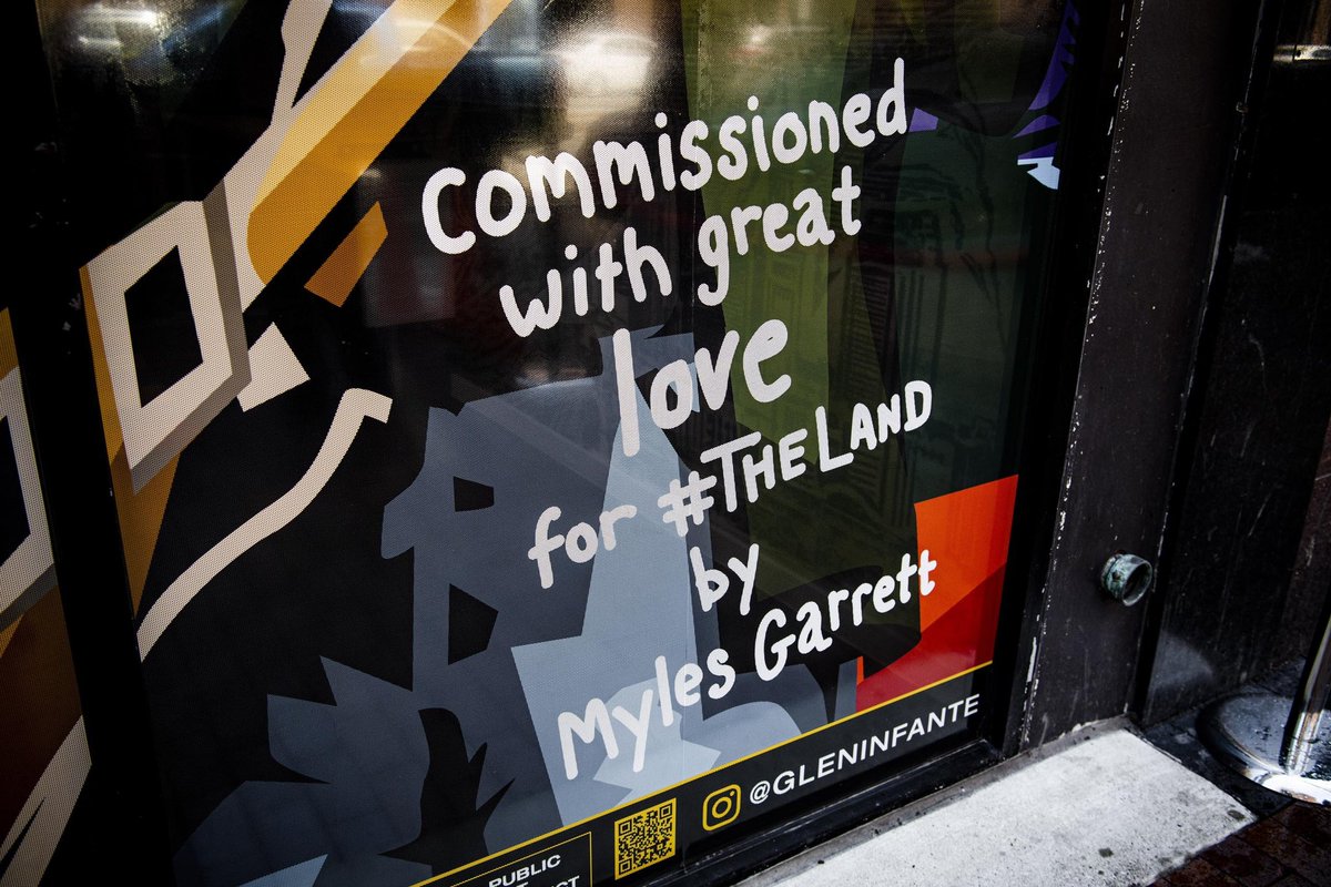 Flash_Garrett's tweet photo. I was honored to unveil the latest #VoiceofCLE mural by artist @GlenInfante. “Cleveland is the Reason” is inspired by icons from #TheLand that helped shape the culture of our city. Check it out at CLE Visitors Center and tag me🧡 https://t.co/UzA0g46nOb