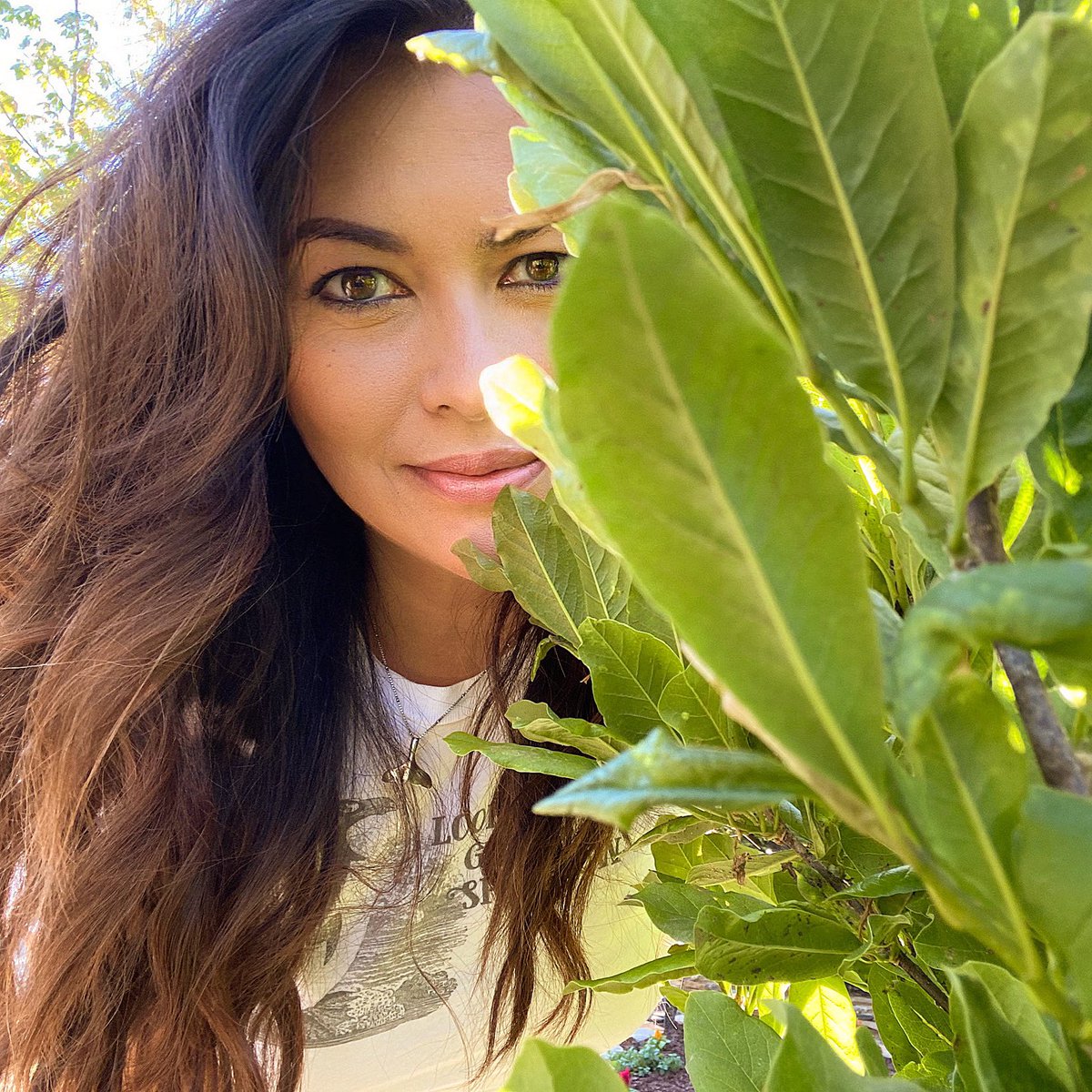 Happy Earth Day (or as my friend  @ecoshaker would say Happy F*cking Earth Day!)  I did my hair & make up today (very rare for me during these pandemic days) for some zoom meetings (who else misses phone calls?) but now that they are all over, I’m back in our garden listening 1/