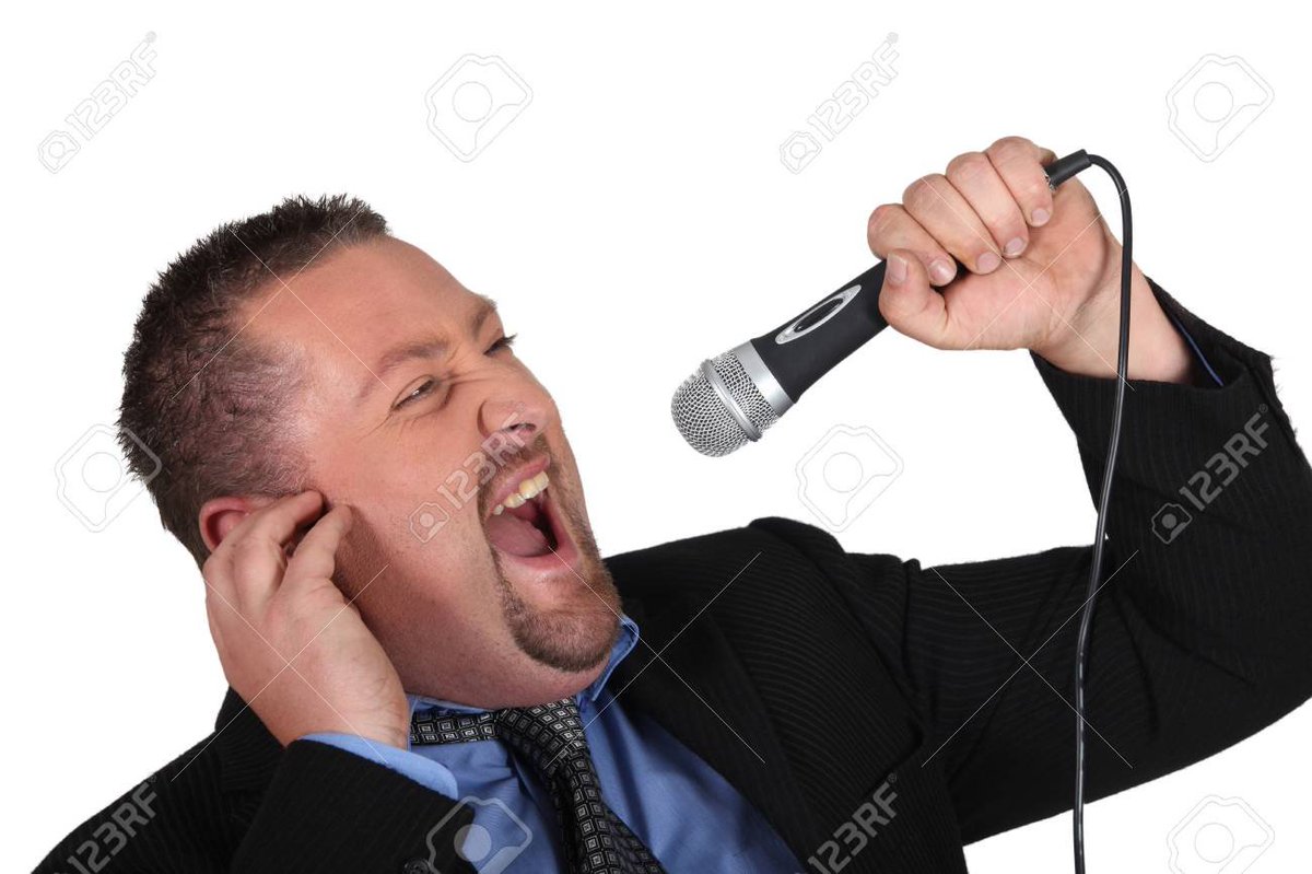 как поет кричащем. микрофон нарисованный. исполинский лесной козодой. пение. как поет кричащем.