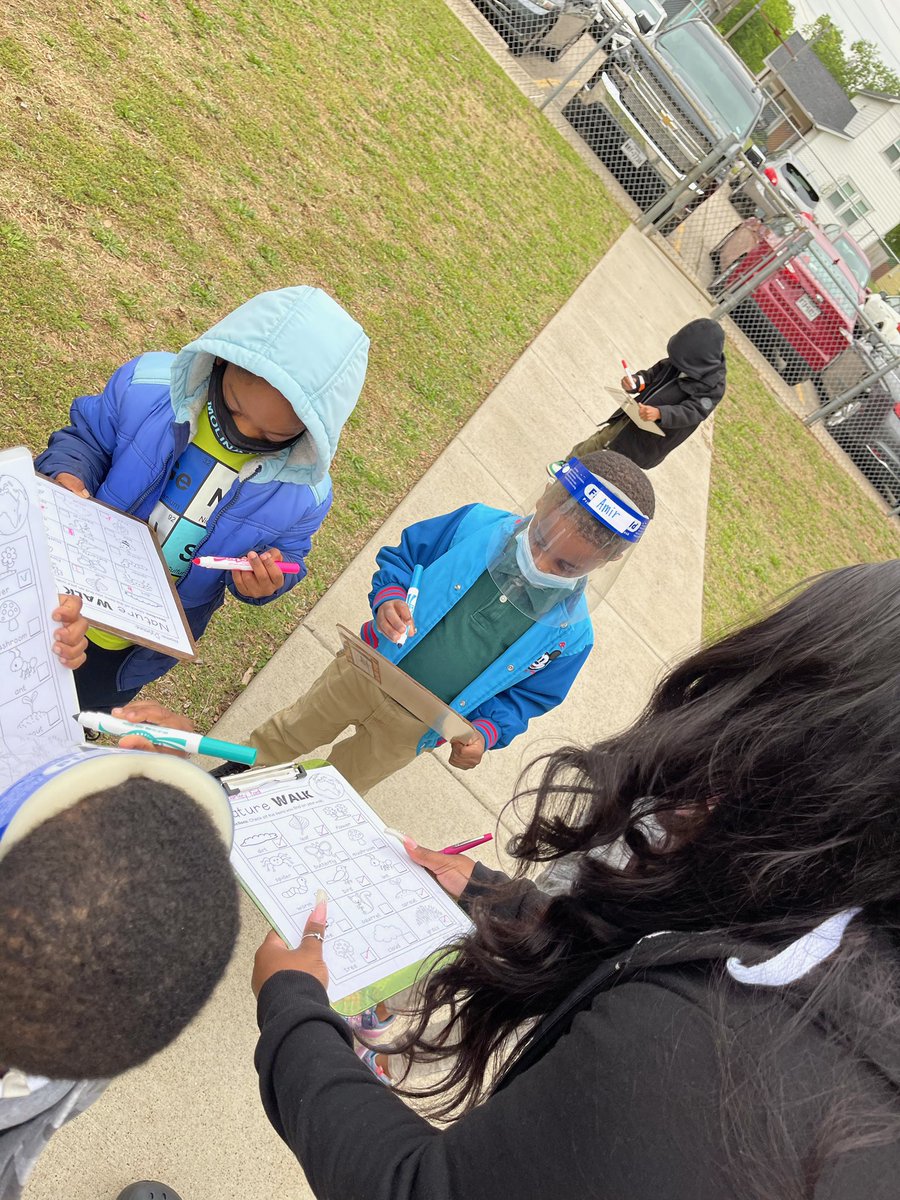 OurDayinPreK's tweet photo. We kicked off our Amazing Critters theme this week, just in time for Earth Day! We took our kiddos out to help get our garden beds ready❤️ then they took a nature walk and checked off things they saw. Real life experiences are fundamental 🌎 @HARLLEEDISD @_courtneyford https://t.co/1WVRU66p63