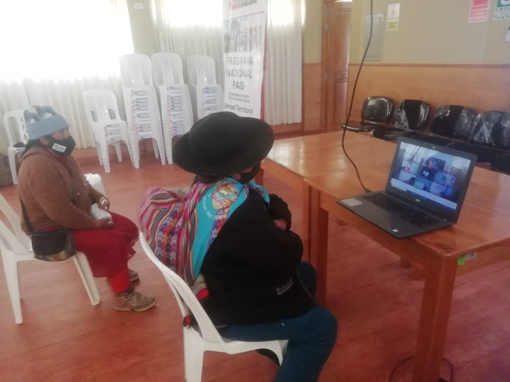 MinjusDH_Peru's tweet photo. En esta actividad, que se realizó en coordinación con representantes del programa de @MidisPAIS, se atendieron consultas sobre temas vinculados a violencia familiar, demandas de alimentos, entre otros. https://t.co/aWc6fGHpYL