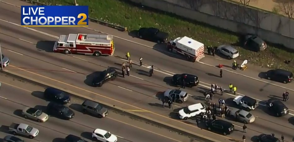 cbschicago's tweet image. Sources: CPD Officer Shoots Person Along Eisenhower Expressway In West Suburbs; Police Were Pursuing Person Of Interest In Shooting That Killed 7-Year-Old Jaslyn Adams chicago.cbslocal.com/2021/04/22/inb…