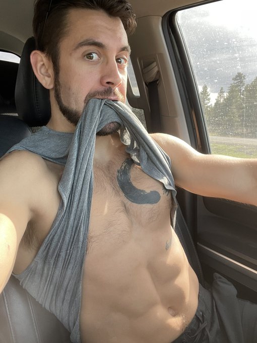 6hr drive to Flagstaff.. Keep me entertained? 💦😏 https://t.co/gZ4VmEOOUL<a href="/tag/mvsales"class="tags"><span>#mvsales</span></a><a href="/tag/mvgayboys"class="tags"><span>#mvgayboys</span></a>