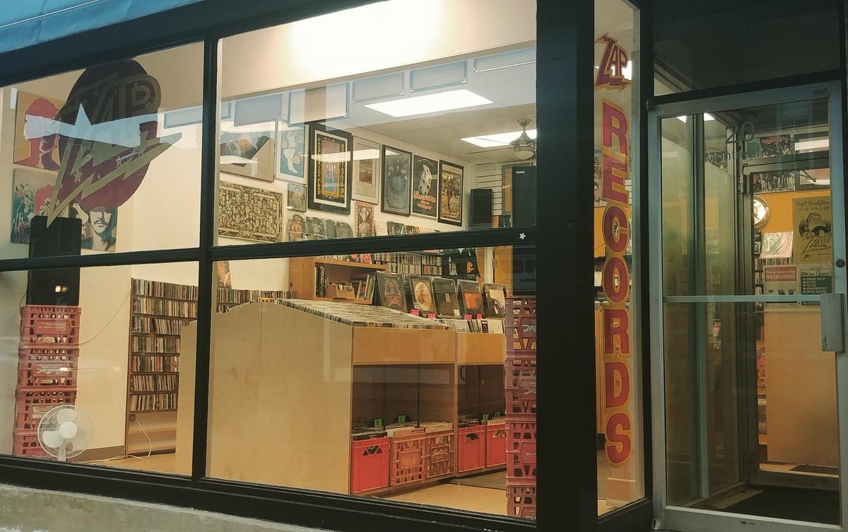allanetmanski's tweet photo. It’s been a couple of days since I did a #locallove post, but that’s just because sometimes life gets busy! Onto day 11 as I get caught up on things and we’ll jump right into a spot that I have frequented and absolutely love...#ZapRecords.
https://t.co/bRytnyOl2J
#supportlocal https://t.co/wpa0RPkDtq