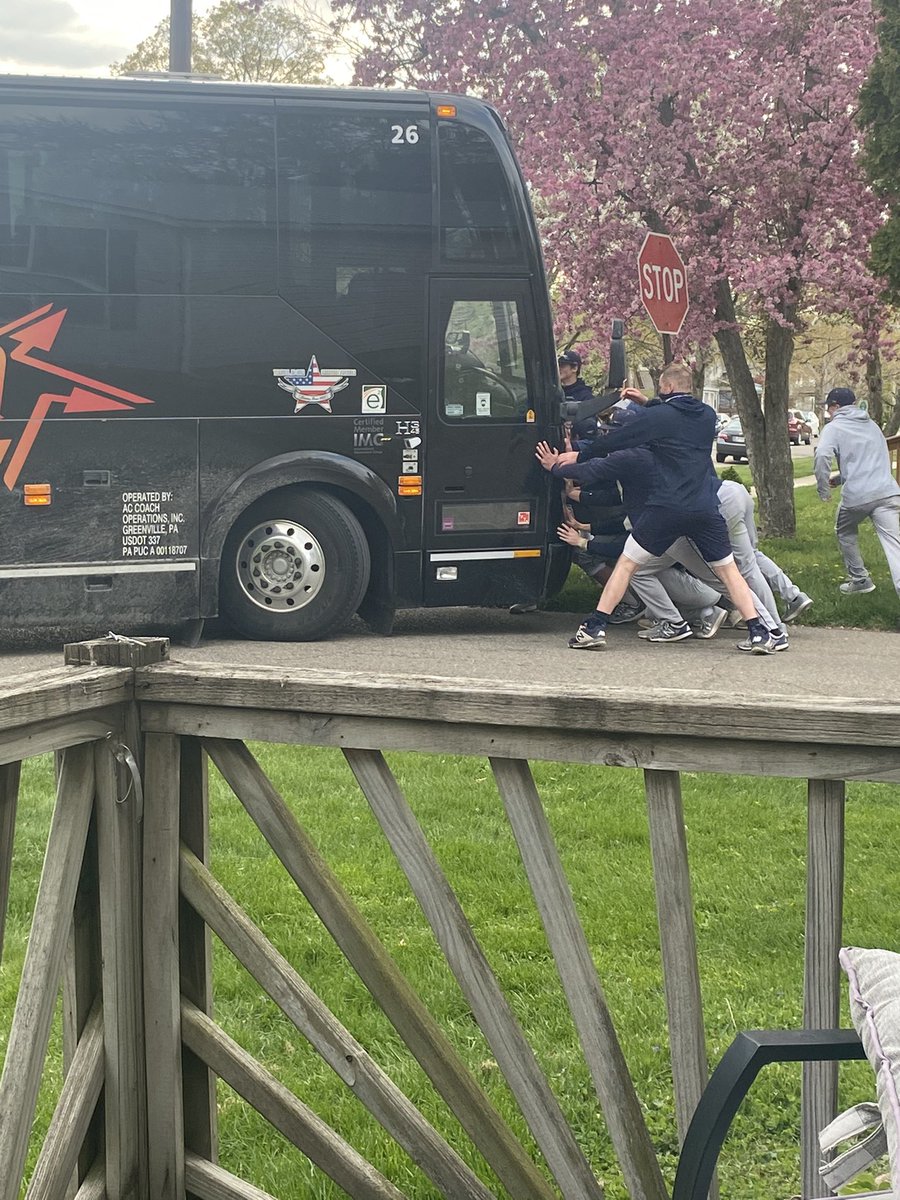 jturner1128's tweet photo. Eventful night here in Mount Vernon, In my own front yard. Great group of kids, proud to have met them! #GatorUp @ACGatorbaseball https://t.co/lotZZXduVA