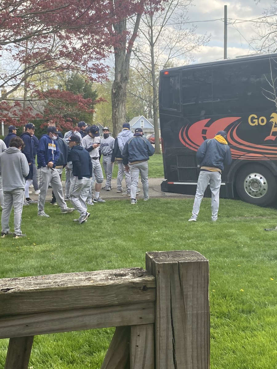 jturner1128's tweet photo. Eventful night here in Mount Vernon, In my own front yard. Great group of kids, proud to have met them! #GatorUp @ACGatorbaseball https://t.co/lotZZXduVA