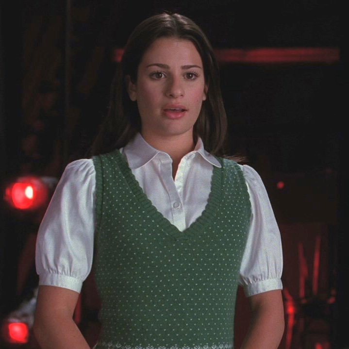 1x4 - preggersRachel was barely in this ep, but her ballet and sweater vest look was cute