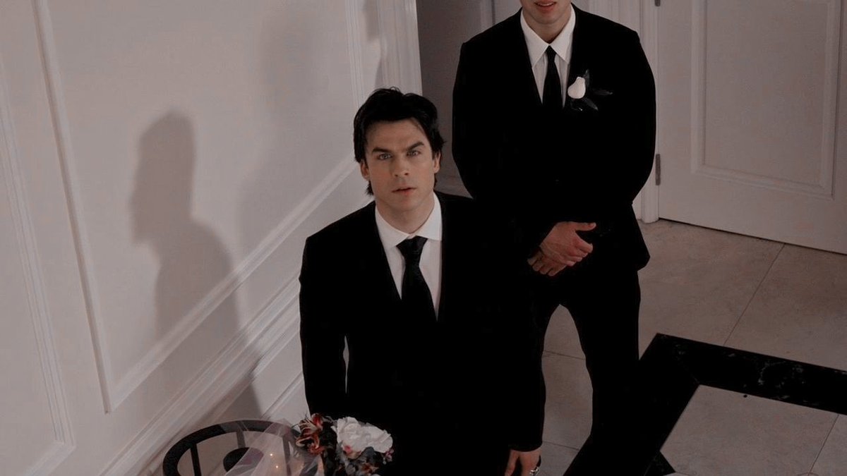 dobredelenx's tweet photo. Eu amo como Damon olha apaixonado e admirado para a Elena enquanto ela desce as escadas de encontro a ele

11 YEARS OF DELENA https://t.co/5VhYiYYHmA