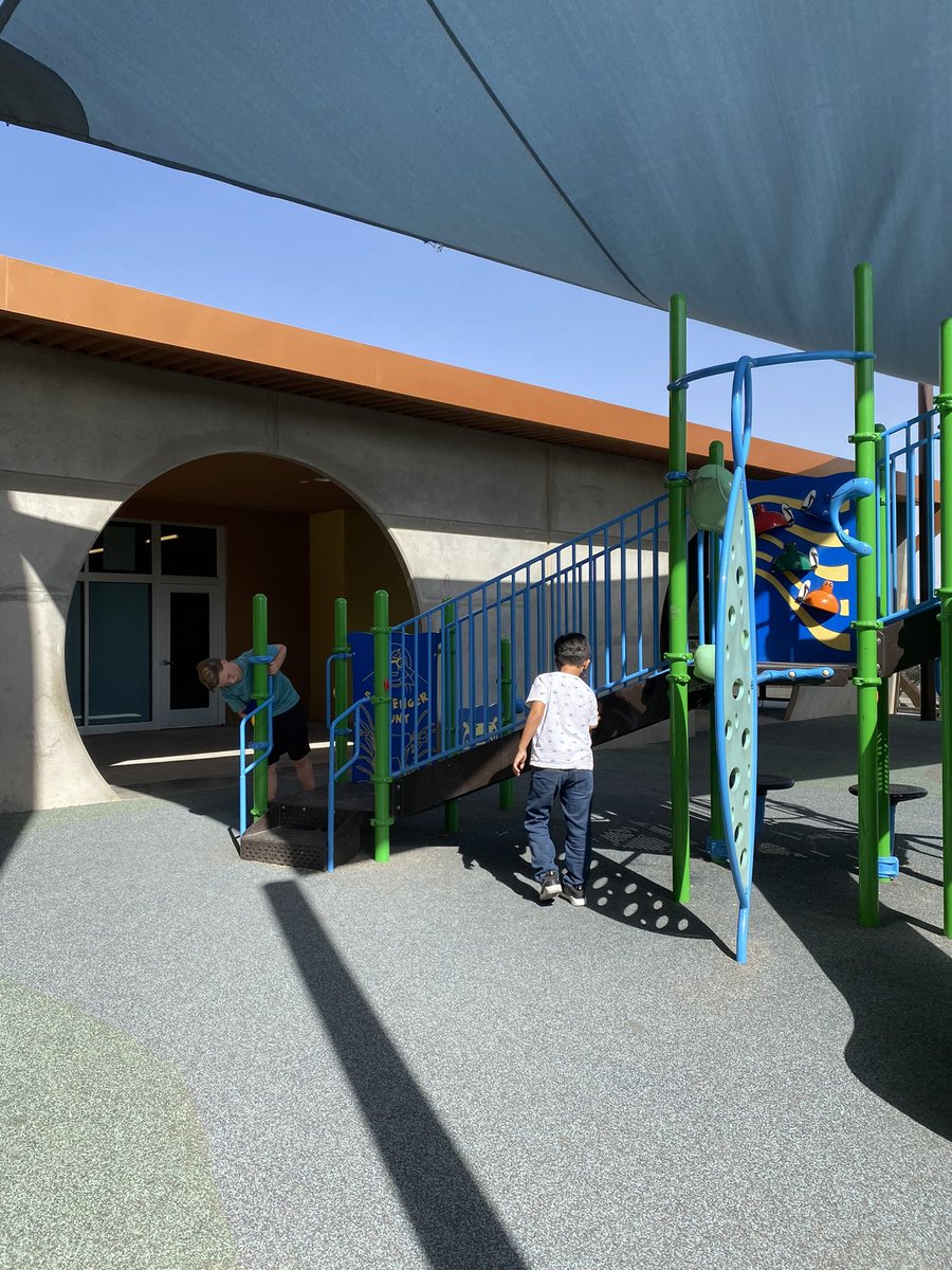 damiani_ms's tweet photo. Thank you to Ms. Teskey and Student Council for taking care of and beautifying our playground! #SequoiaSchools #StudentCouncil #ServantLeadership https://t.co/1dSFAd3Wg7