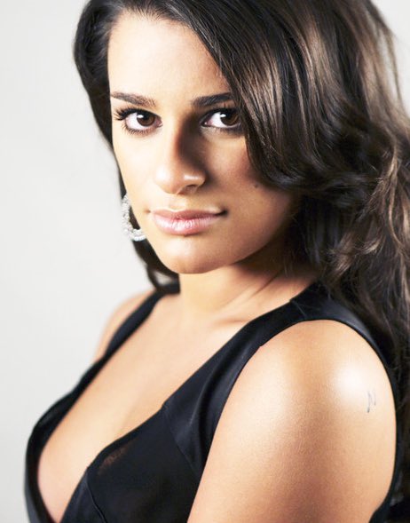 thelovely_lea's tweet photo. Wtf she’s so hot https://t.co/NEpmyGdGck