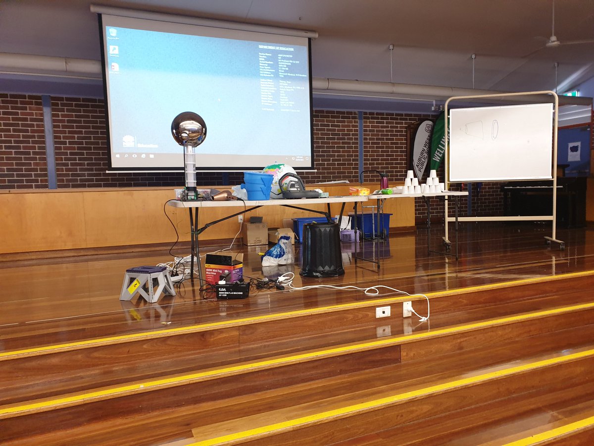 missrly's tweet photo. First Star Badge Treat for the year! We are mad about science @AuburnWestPS. https://t.co/76OauOhsaP
