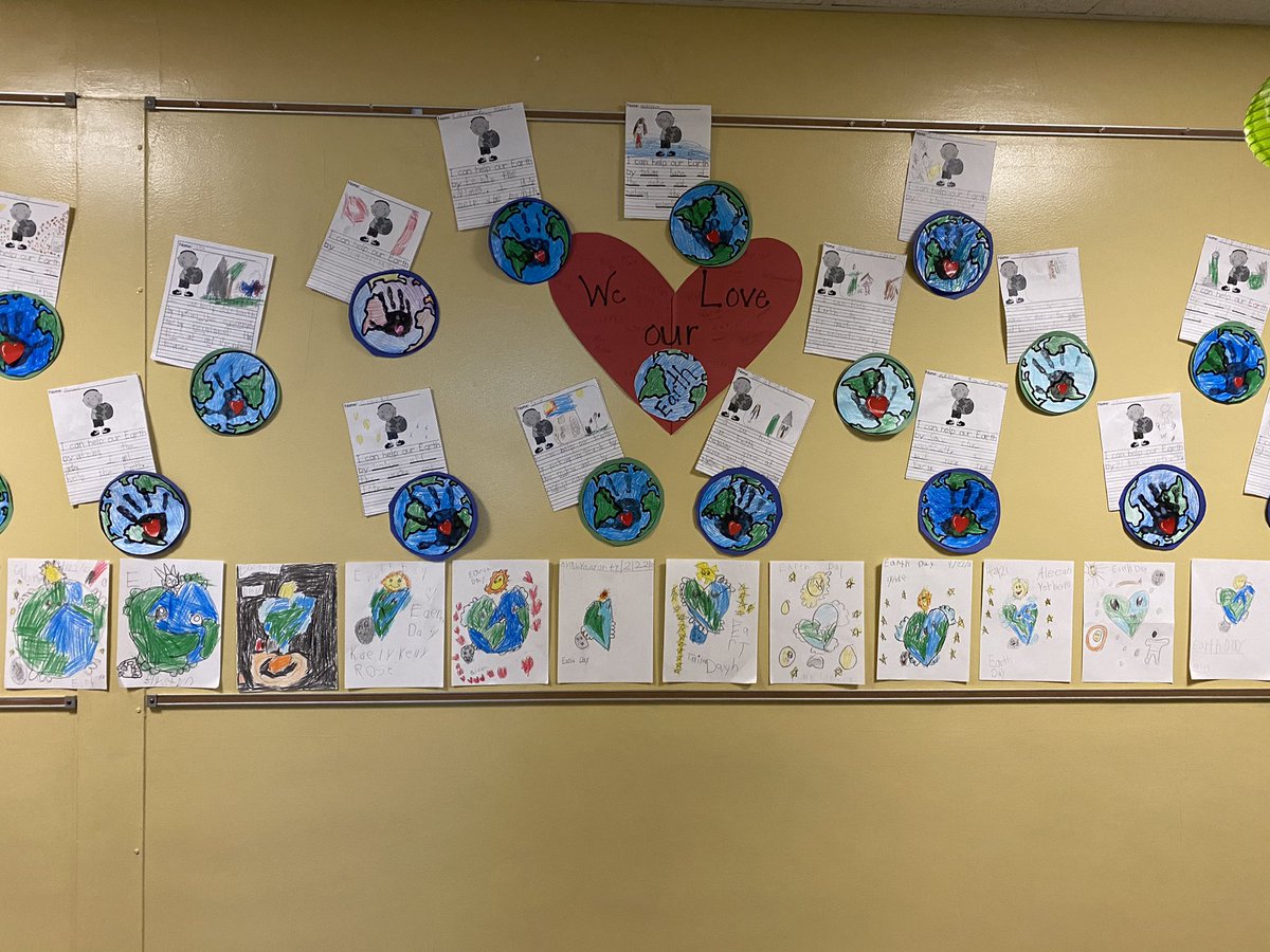 MissSteel9's tweet photo. Happy Earth Day!! 🌎💚💙
Today we learned about ways we can help our Earth! The kiddos did a SUPER job brainstorming and writing about what they can do to help!! They colored an Earth and placed their handprint on their Earth. Their small hands will change the world! 💚💙 https://t.co/SMcy3beFKT