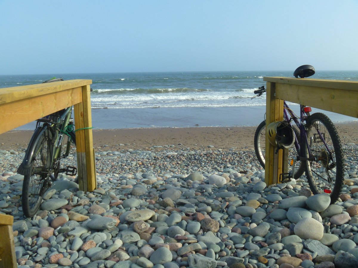 I lived in Halifax for a summer - one of my all-time favourite places in the world, a truly magical city. With the help of Recycle Cycles, I packed the Good Bike in a flat box, got on a plane, and biked all over that seabound peninsula.