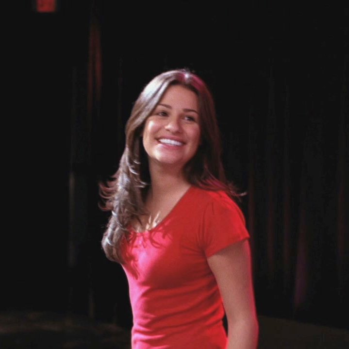 1x1 - pilot I'm obsessed with the first outfit, very fashionable of her tbhI couldn't not add the iconic red don't stop believin shirt<3