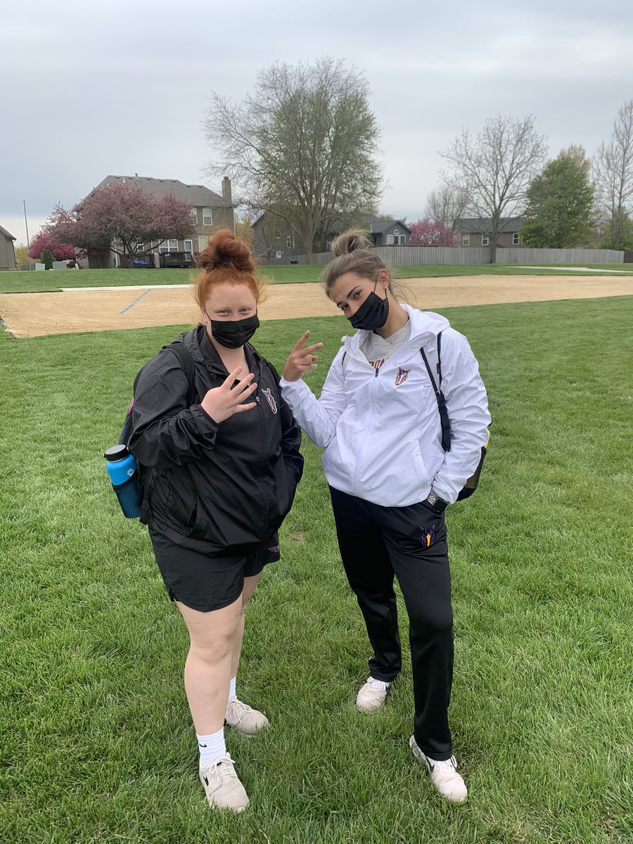 SHHSTracknField's tweet photo. Girls’ Discus medalists: 2nd Place Meredith Todd, 4th Place Kenzie Rios, and 6th Place Tayah Stratton #BroncoNation https://t.co/OymNWMJzYl