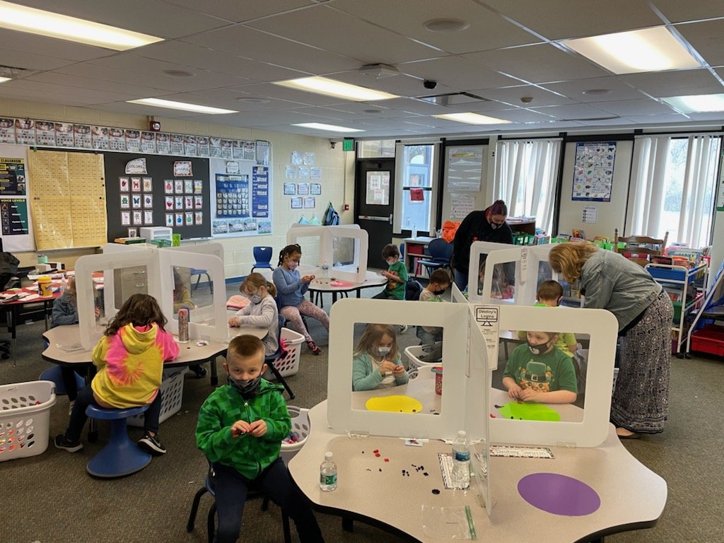 ChapmanKinderg1's tweet photo. Shout out to @LDCMichigan for providing awesome opportunities like this! All 3 Chapman K classes took part in a virtual Lego field trip today. Our kids had a blast, as did we as teachers! Clint was a great Lego Master Builder too! #GSDpride https://t.co/jQY4sK5bIM