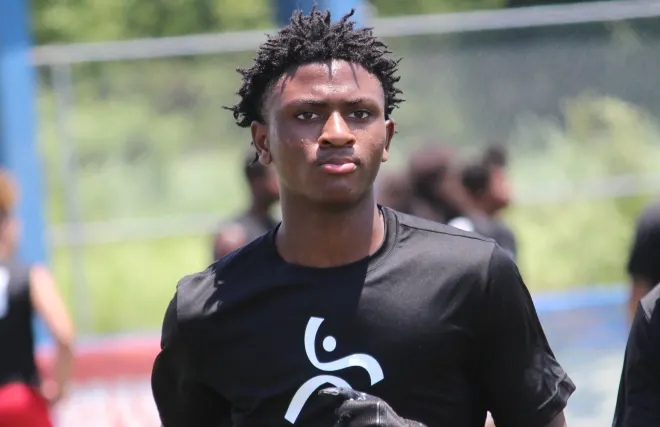 hatfieldsports's tweet photo. Green Run's Tayon Holloway (#UNC commit) has been named the Beach District Offensive Player of the Year for 2020-21 by the coaches.

Kellam's Kemari Copeland (#Army commit) has been named the Beach District Defensive Player of the Year.

Full Teams later on @VaPrepsRivals! https://t.co/JCnoj59Tyo