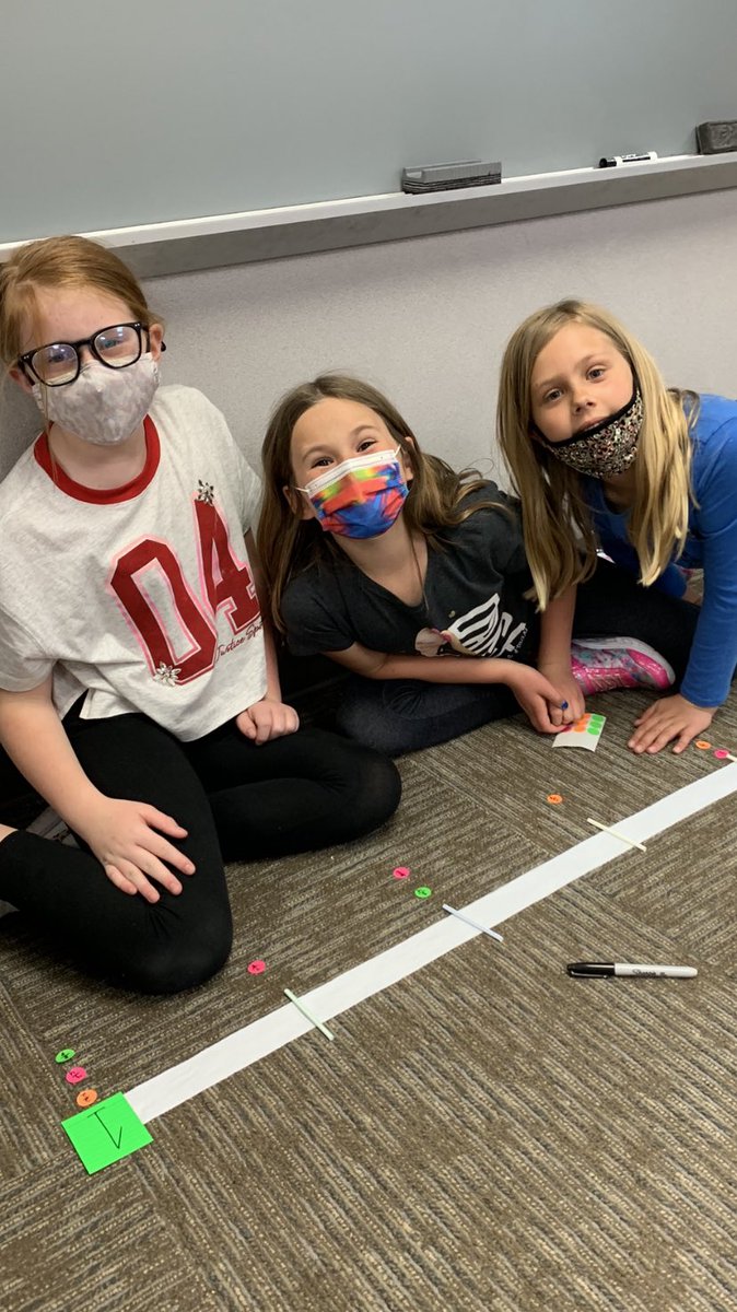 Thirdgrade143's tweet photo. Fractions on a number line = FUN! https://t.co/5AuWLR1P6T