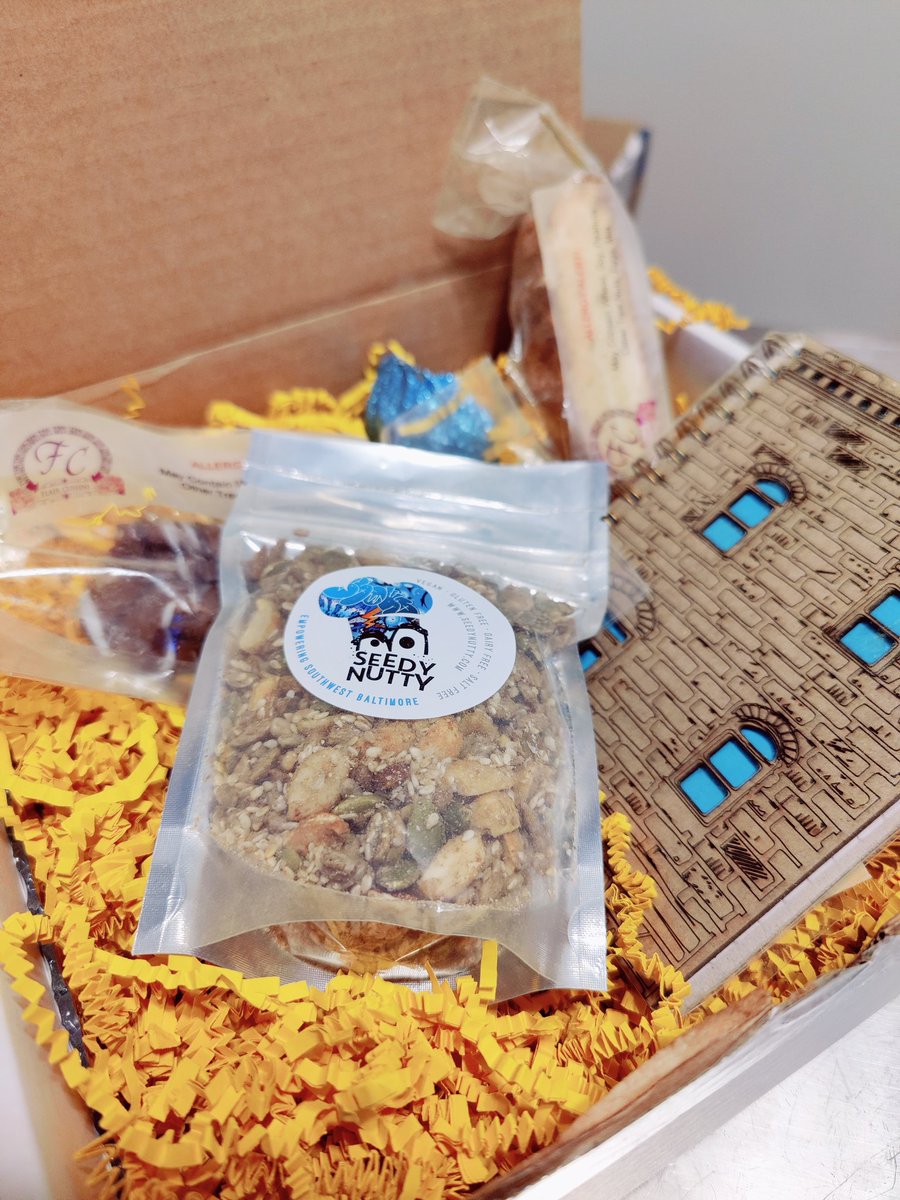 elijahmurray's tweet photo. Loving our goodie box from @arts4learning!! Looking forward to the Impact Breakfast next week #yamd CC @carobrwn @ingridmurrayart https://t.co/lPaUDwXjWQ