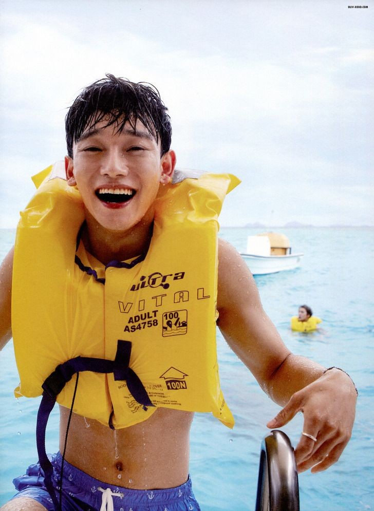 CCinEXO's tweet photo. 🌤️🌊 #CHEN #CHANYEOL #EXO @weareoneEXO https://t.co/WePPqdqTXG