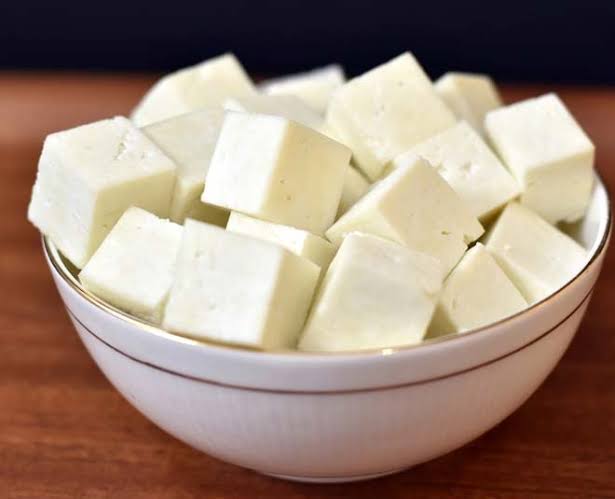 Сыр тофу из чего делают польза. Чанах панир. Сыр панир. Индийский сыр. Кубики тофу.