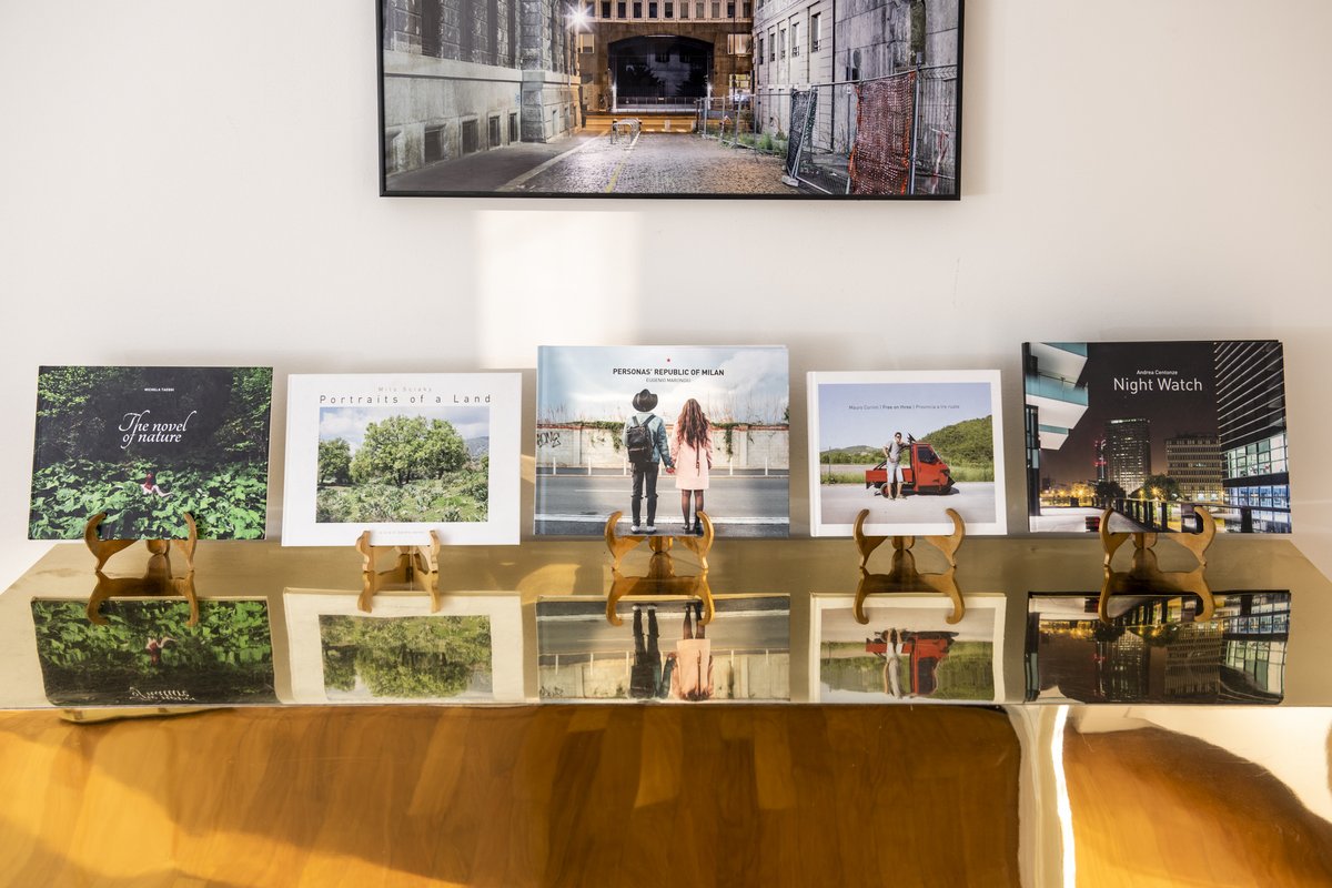 aroundgallery's tweet photo. In occasione della Giornata Mondiale del libro, che poi è oggi, vogliamo proprio festeggiare i nostri autori e l'attività editoriale che coltiviamo con tanta passione.
Festeggia con noi acquistando uno o più dei titoli qui sotto esposti! https://t.co/9ytYB8F0Q8