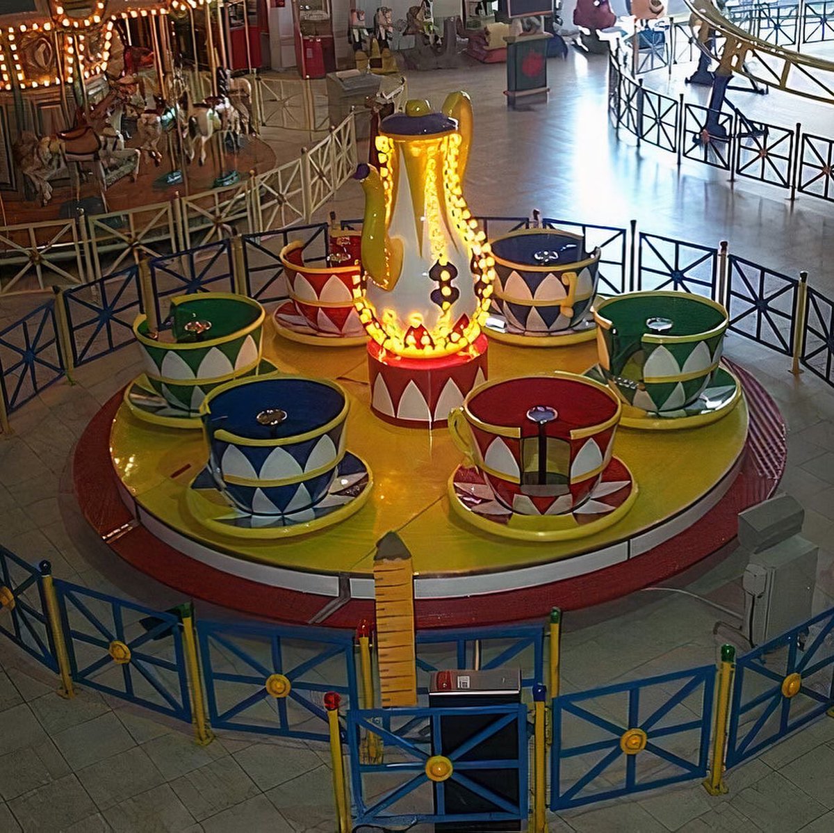RidesAmusement's tweet photo. Amusement rides for the whole family! 🎢⁣
⁣
Super Spin by Zamperla⁣
⁣
Carousel, Double Decker by Bertazzon⁣
⁣
Mini Tea Cup by Zamperla⁣
⁣
More details, and amusement rides you can find here: https://t.co/KqAnQOQ34T https://t.co/w2oPDq2S8u