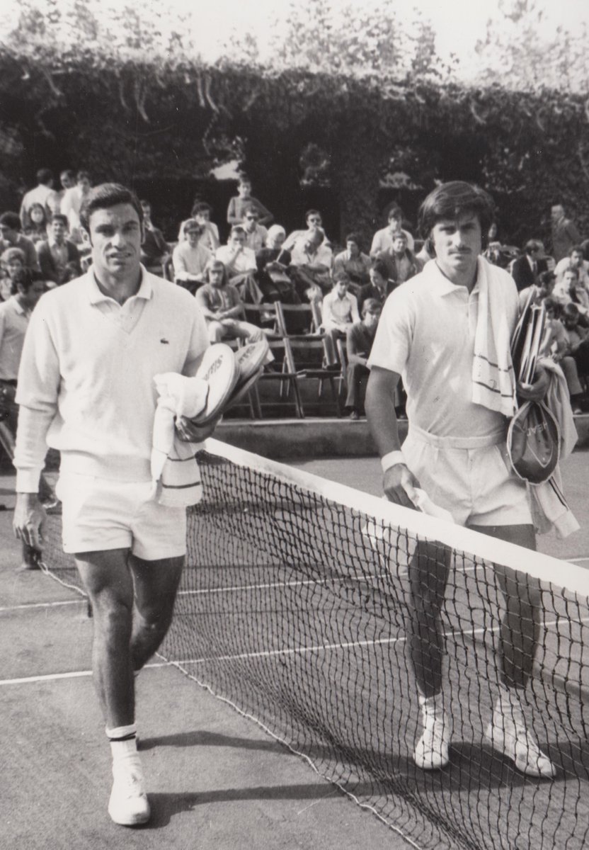1971. Partido de segunda ronda del Trofeo Conde de Godó <a href="/bcnopenbs/">Barcelona Open Banc Sabadell</a>  en el que Juan Gisbert superó a Carlos Pasarell