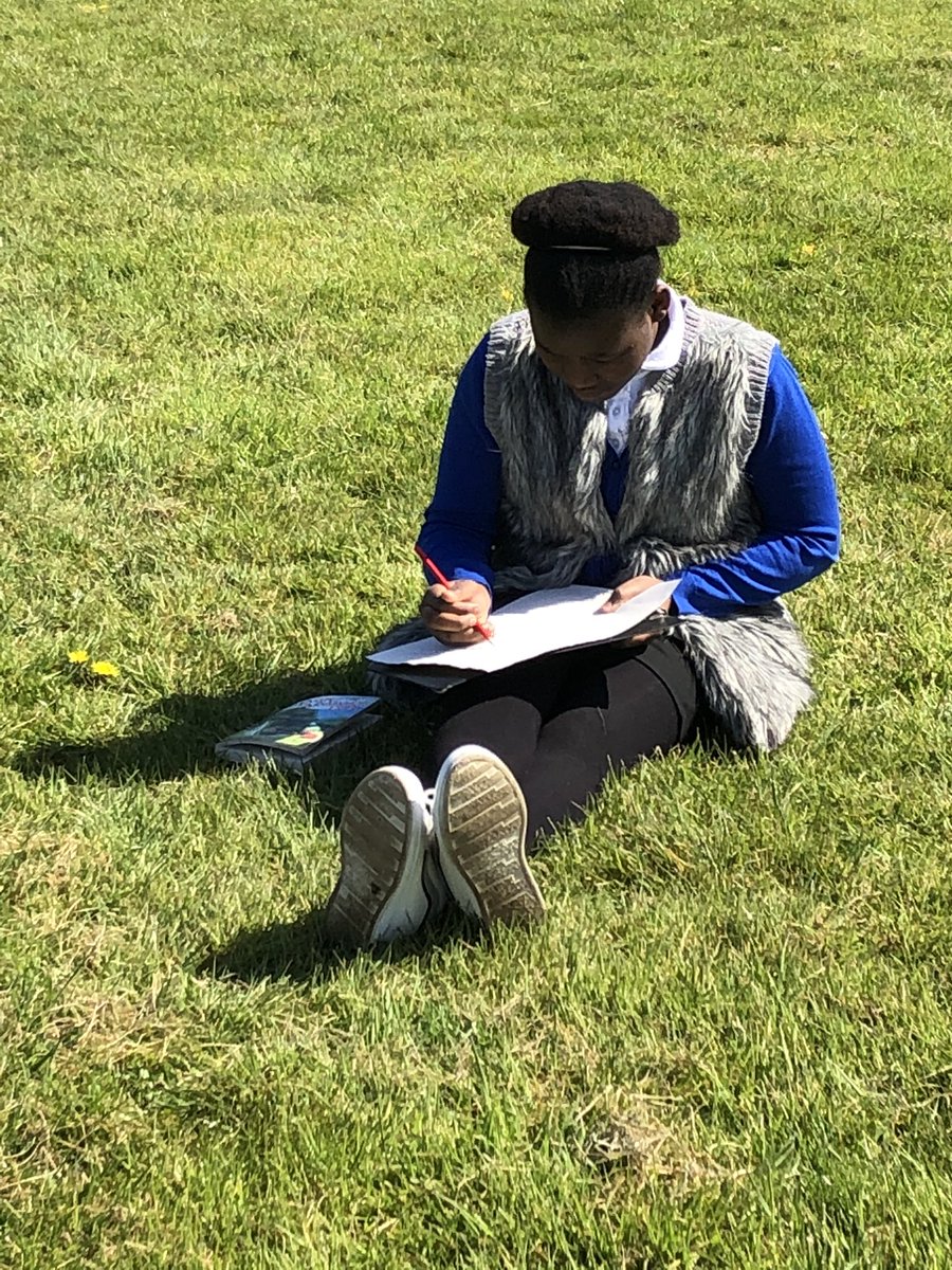 PirieParkPS's tweet photo. P7N enjoying time outside this week taking part in pe and art #takinglearningoutside https://t.co/PrCp8rE24R