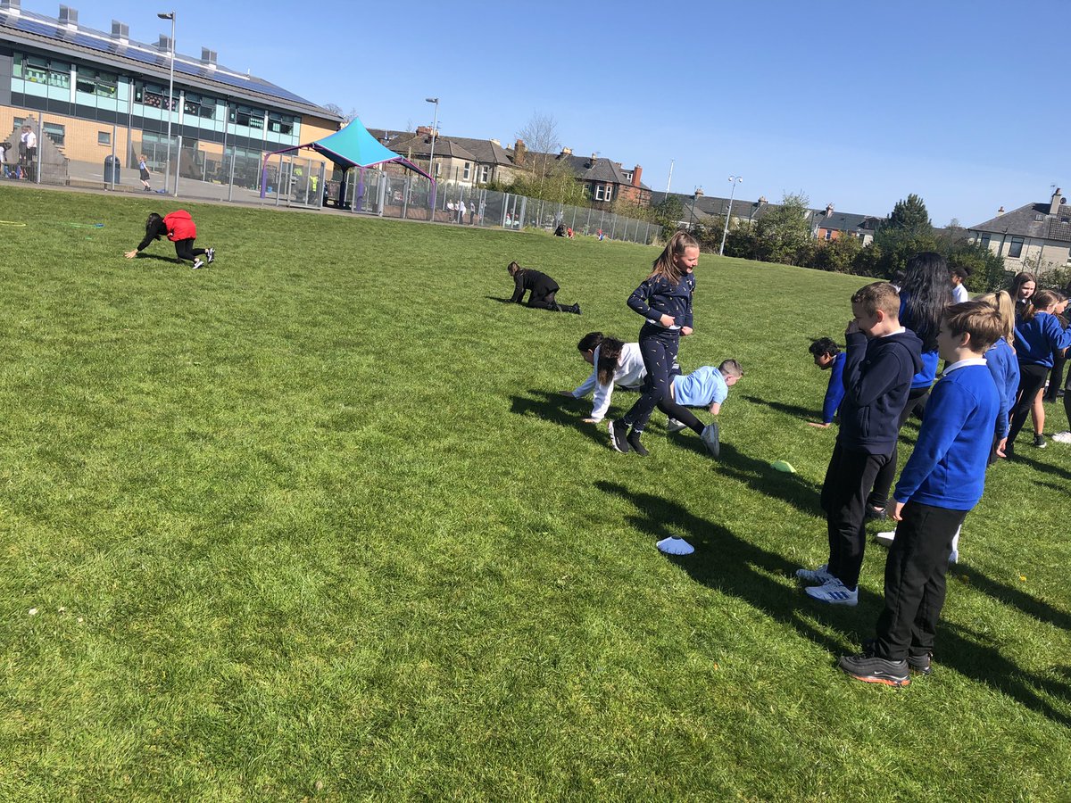 PirieParkPS's tweet photo. P7N enjoying time outside this week taking part in pe and art #takinglearningoutside https://t.co/PrCp8rE24R