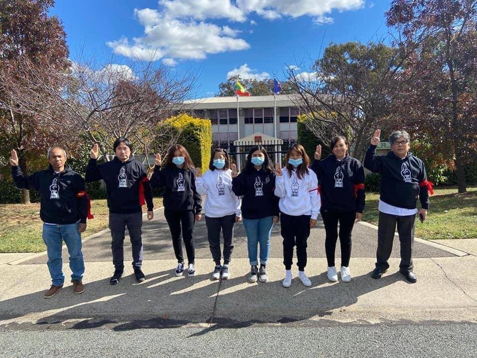 riyoonps's tweet photo. In Australia, in front of Myanmar embassy, Myanmar civilians protest against military dictatorship with hunger strike.
ASEAN ACCEPT NUG 
#WhatsHappeningInMyanmar 
#Apr23Coup https://t.co/WrjbXX3b2x