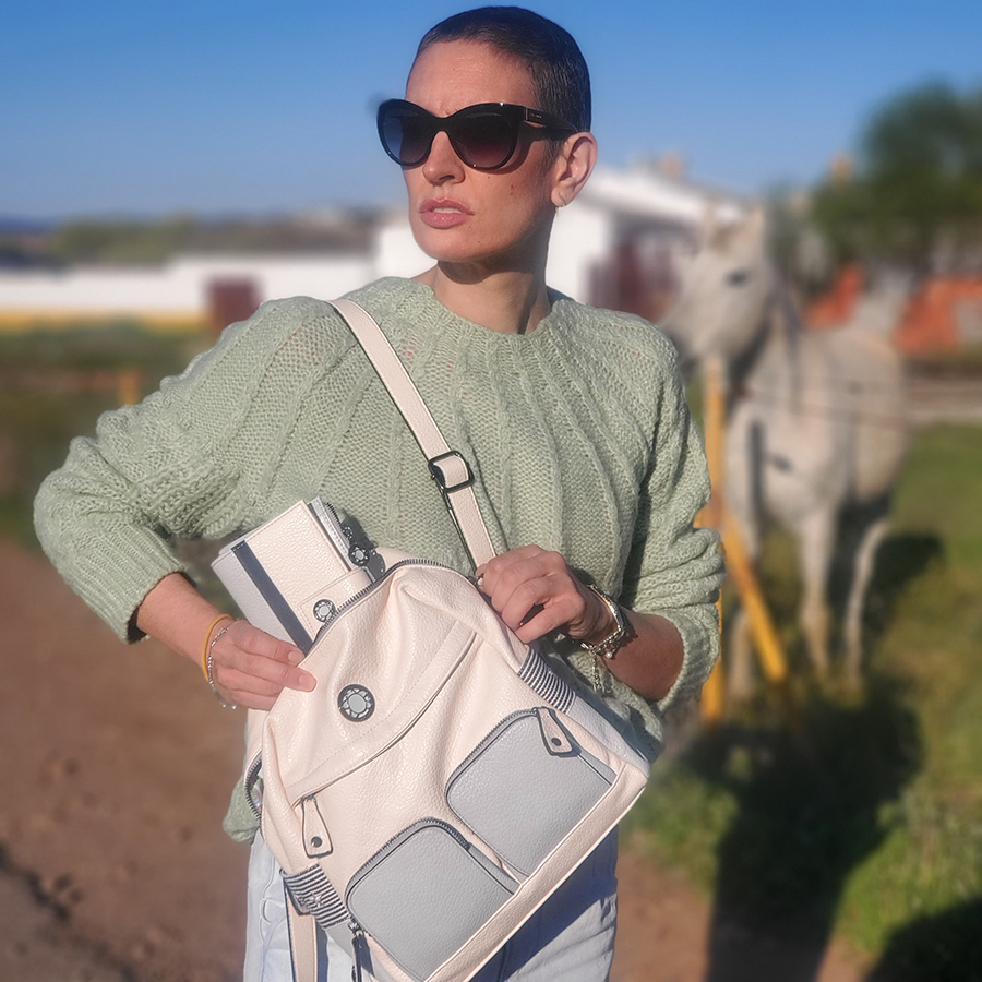CaminattaBags's tweet photo. .@trendymiriam nos trae un lookazo con la mochila Coldplay y su billetera a juego 🔝 ¿Y a vosotras qué os parece? 
➤https://t.co/cFyzILa7ap
#Bolsos #Bolso #Caminatta https://t.co/66erNjXsHB