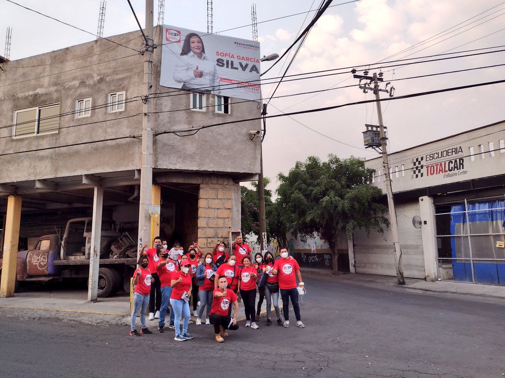 RSPCoyoacanOfi's tweet photo. Hoy la Candidata a Diputada Local Por el Distrito XXXII  Sofía García Silva visitó a los vecinos de Pedregal de la Zorra. En Coyoacán #LaRutaProgresistaVa 
#RSPCoyoacán 
#RSPCDMX 
#JuntosAdelante 
#SanarAMexico https://t.co/AyDylIbwNn